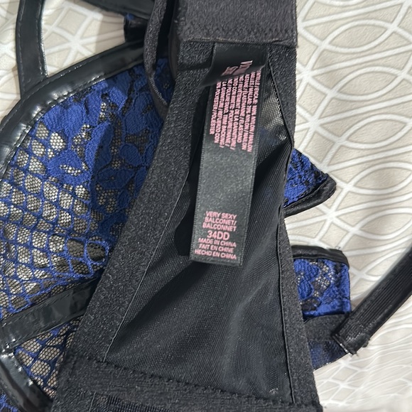 Very Sexy lace and faux leather balconet bra and matching panty - Picture 5 of 5